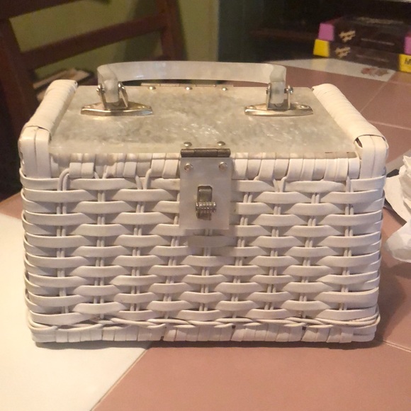 gary gail Handbags - Vintage Wicker basket purse!